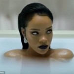 Rihanna Çıplak Bir Şekilde Küvete Girdi – 04