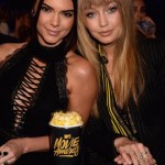 Kendall-Jenner-Gigi-Hadid-MTV-Film-Ödülleri-2016-21