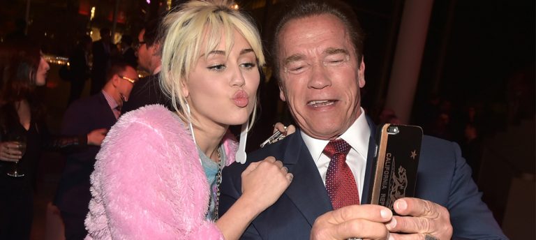 Miley Cyrus Arnold Schwarzenegger ile Sıkı Fıkı!