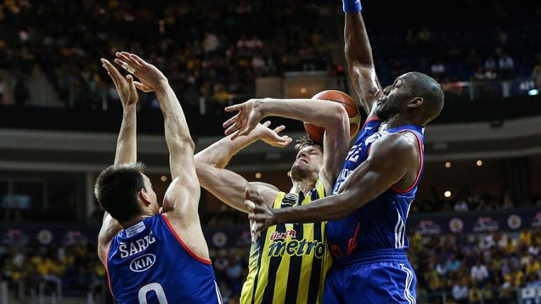 Fenerbahçe, Anadolu Efes karşısında seriyi 3-1’e getirdi