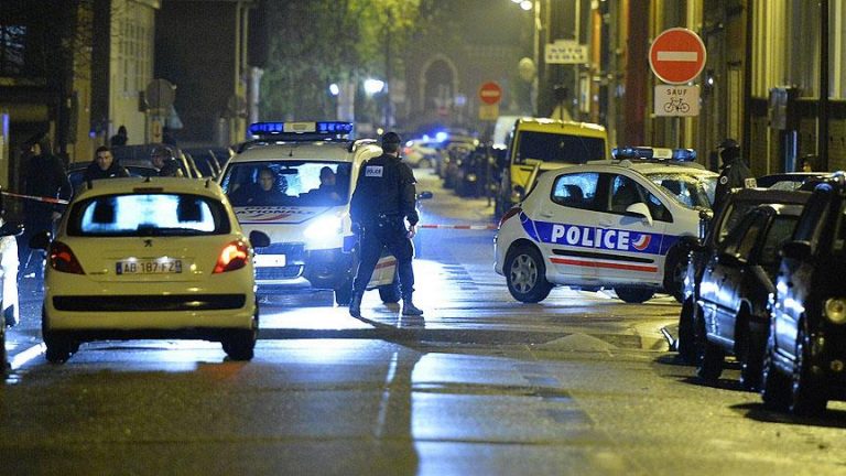 Paris’te rehine krizi: 3 ölü