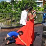 funny-crazy-wedding-photographers-behind-the-scenes-43-5774e312ea3cc__700