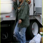 rihanna-returns-to-the-set-of-oceans-eight-17