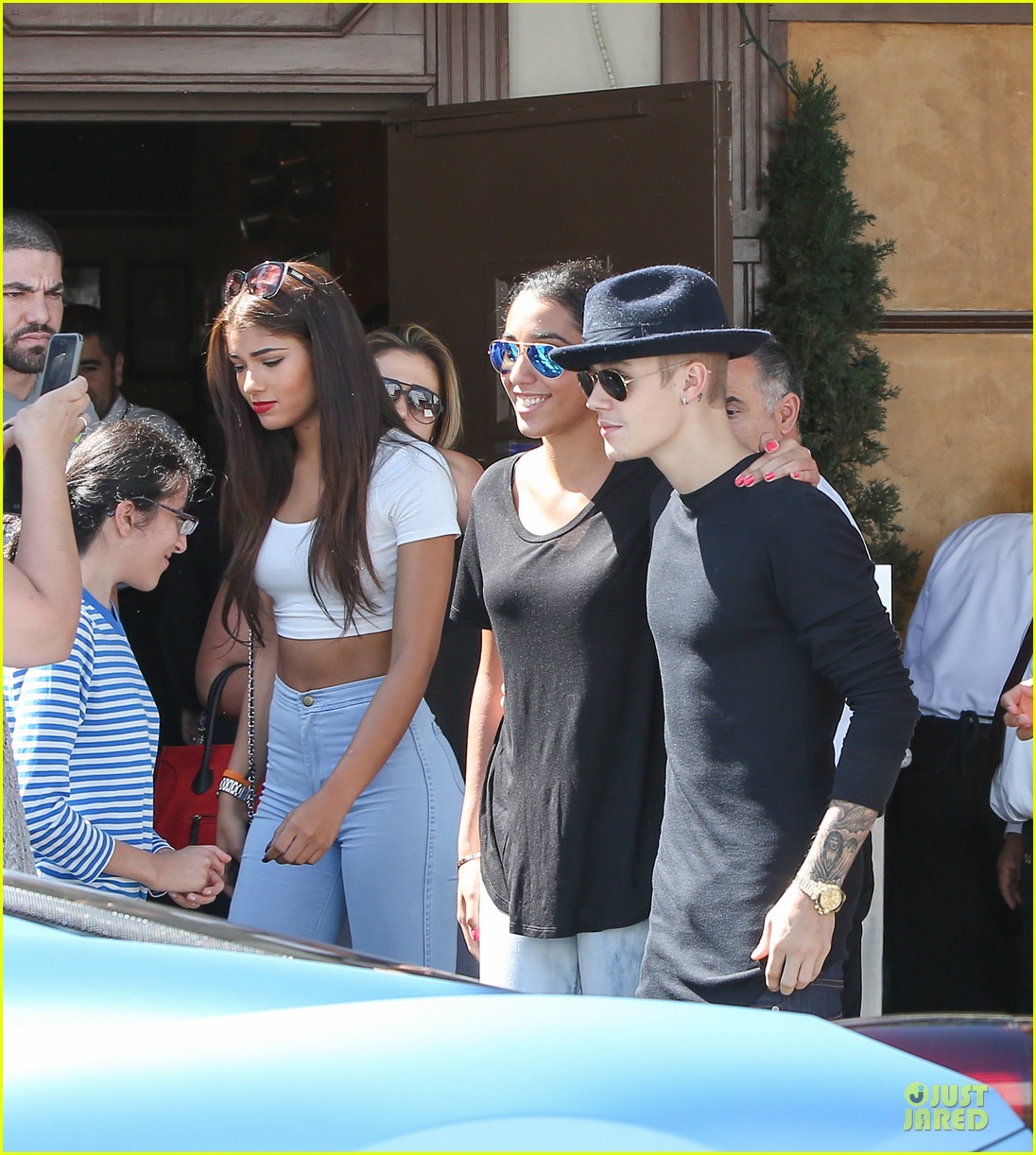 justin-bieber-yovanna-ventura-step-out-for-lunch-11 