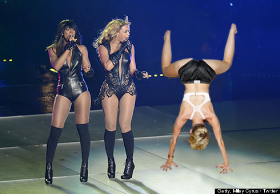 Miley twerking. Майли Сайрус тверк. Twerk Майли Сайрус. Майли Сайрус Jordan. Бейонсе супербоул 2013.