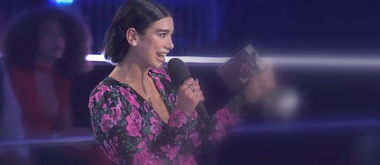 Dua Lipa’dan halaylı kutlama