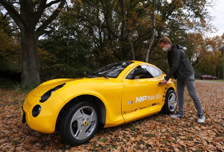 ÇÖPLERDEN ELEKTRİKLİ ARABA YAPTILAR