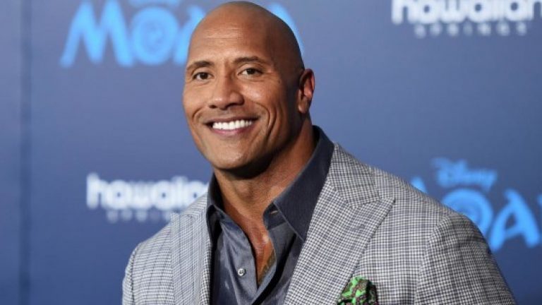 Dwayne Johnson, eski dostuna lüks araba hediye etti