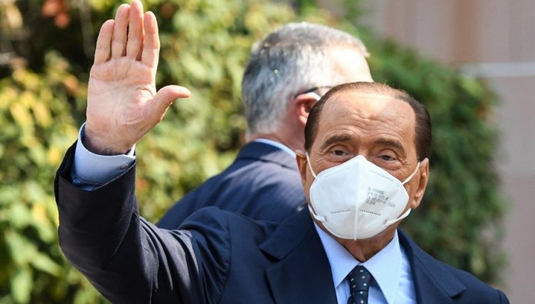 Eski İtalya Başbakanı Berlusconi, hastaneye kaldırıldı