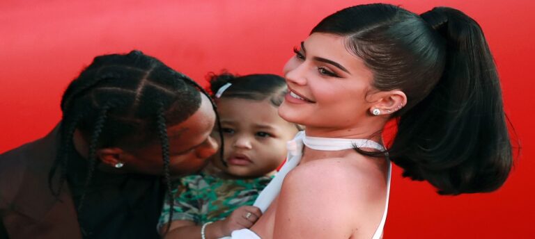 KYLIE JENNER İLE TRAVIS SCOTT ÇOCUKLAR GİBİ EĞLENDİ