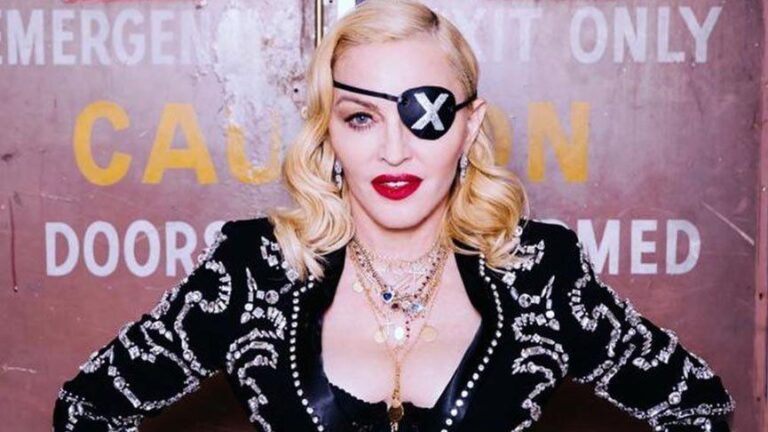 MADONNA VE SEVGİLİSİ NEW YORK’TA BİSİKLET SÜRDÜ