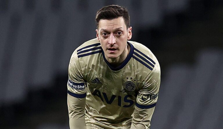 Karagümrük ağlarını sarsan Mesut Özil kariyerinde bir ilki başardı