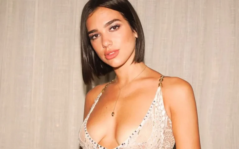 Dua Lipa transparan pozlarıyla olay yarattı