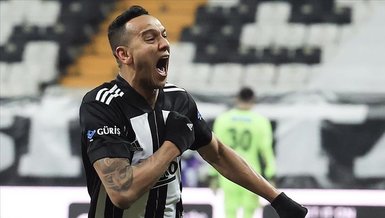 Josef de Souza’dan yarı çıplak kar banyosu