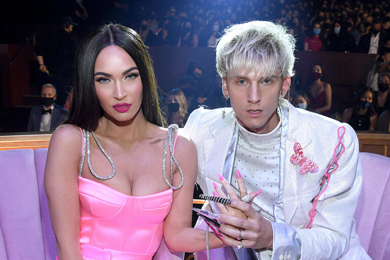 Megan Fox Machine Gun Kelly nin romantik tatili