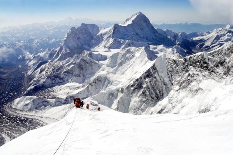 İklim değişikliği Everest’i de etkiledi: Erime 80 kat hızlandı