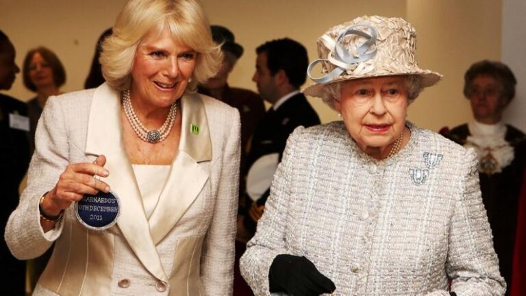 Kraliçe Elizabeth, Prens Charles kral olduğunda eşi Camilla’nın kraliçe olacağını duyurdu