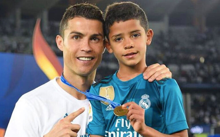 Cristiano Ronaldo’nun oğlu babasından Kylian Mbappe forması istedi ve Portekiz için ağladı