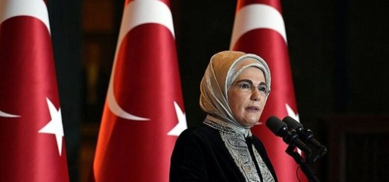 Hıncal Uluç: Biri Emine Erdoğan, diğeri Farah Zeynep Abdullah