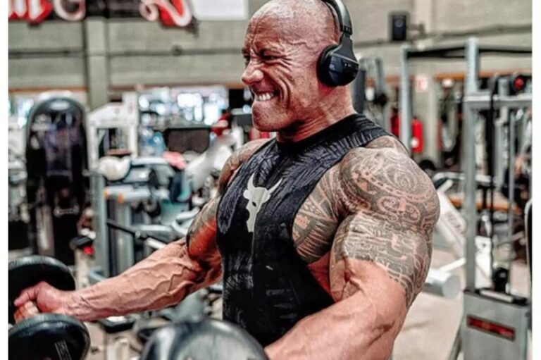 Dwayne johnson kendini spora verdi