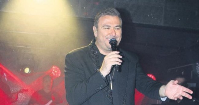 Antonis Remos’a bir ton karanfil