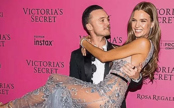 Josephine Skriver ABD’li şarkıcı Alexander DeLeon’ın sürpriz düğünü