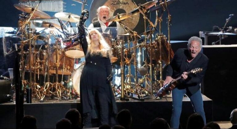 İngiliz şarkıcı ve söz yazarı Christine McVie, 79 yaşında yaşamını yitirdi