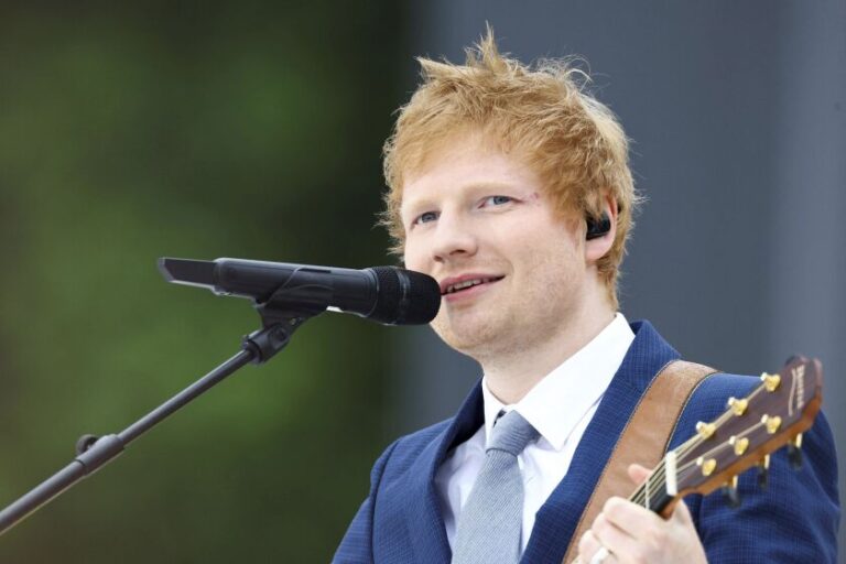 Çalıntı şarkı iddiasıyla mahkemeye çıkan Ed Sheeran jüriye şarkı söyledi