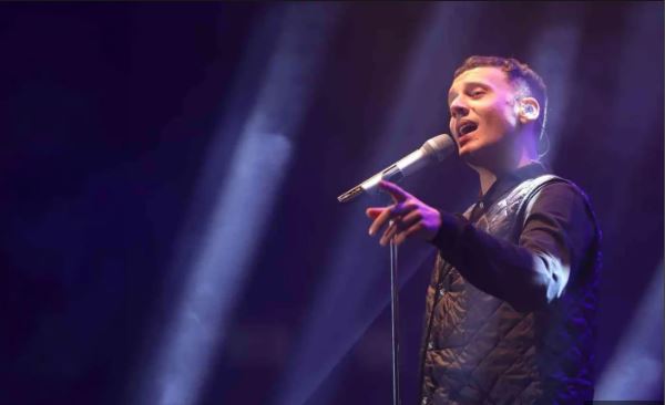 Edis, Akdeniz’de açık hava konser turnesine başladı