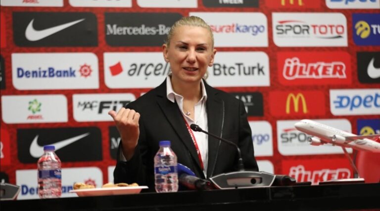 Necla Güngör Kıragası: Bugün kadın futbolu adına bir tarih yazıldı