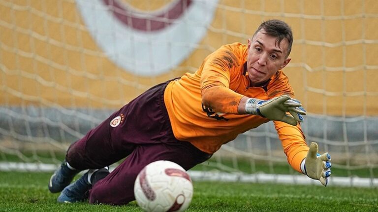 Fernando Muslera, Fenerbahçe’ye karşı 28 derbiye çıktı