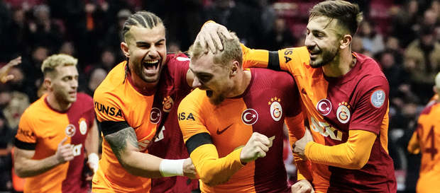 Kayserispor’u 2-1 yenen Galatasaray, evindeki yenilmezliğini 27 maça çıkardı