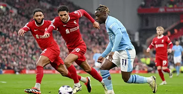 Liverpool ile Manchester City yenişemedi zirve el değiştirdi