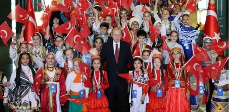 Erdoğan Ulusal Egemenlik ve Çocuk Bayramı kapsamında çocuklarla bir araya geldi