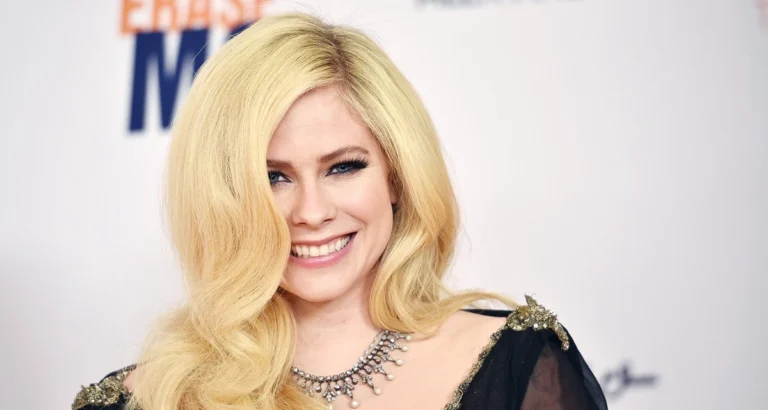 Avril Lavigne hakkındaki komplo teorisine açıklık getirdi