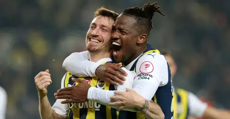 Fenerbahçe’den Mert Hakan Yandaş’a yeni sözleşme