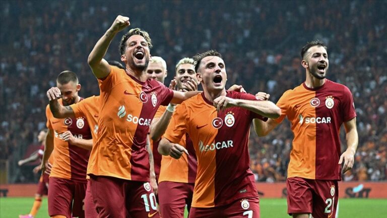 Galatasaray’da 2 isimle yollar ayrılıyor