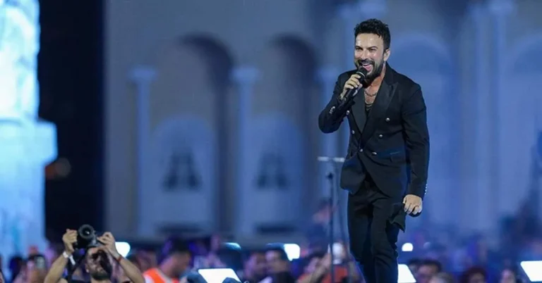 Megastar Tarkan havlusunu hayranlarına attı