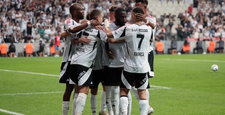 Beşiktaş Sivasspor’u iki golle geçti üçte üç yaptı