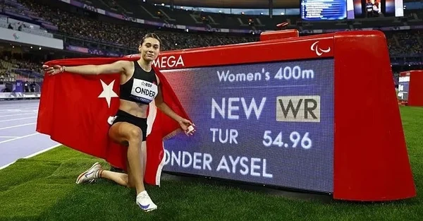 Aysel Önder Paralimpik Oyunları’nda dünya rekoru kırdı