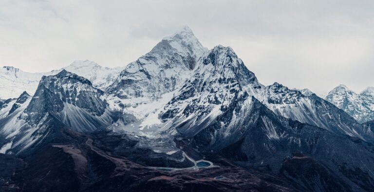 Everest Dağı her yıl uzuyor