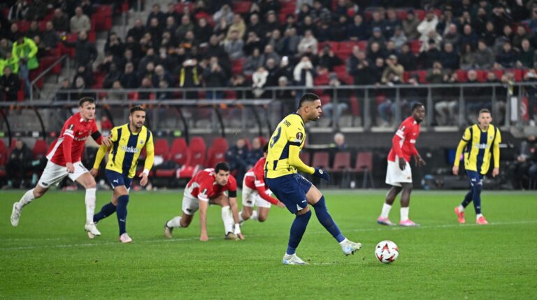 Fenerbahçe AZ Alkmaar deplasmanından eli boş döndü