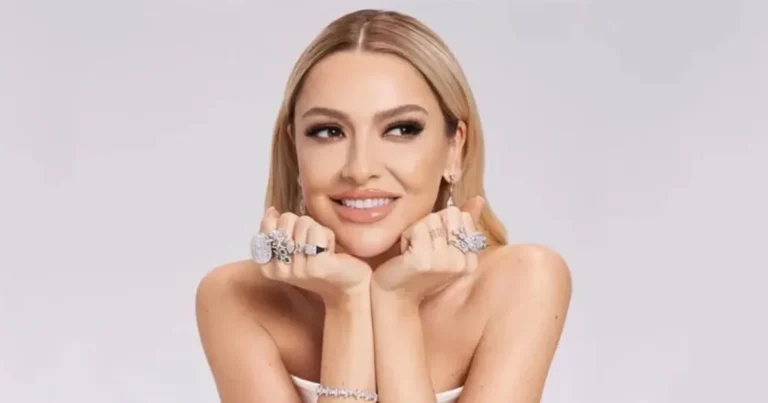 Hadise Antalya Aktüel Sahne’de müzikseverlerle buluştu