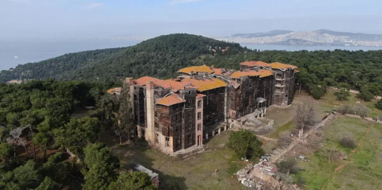 Rum Yetimhanesi otel olacak