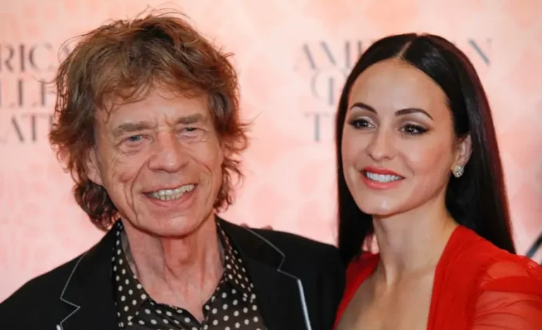 Mick Jagger ve 44 yaş küçük nişanlısı dikkat çekiyor