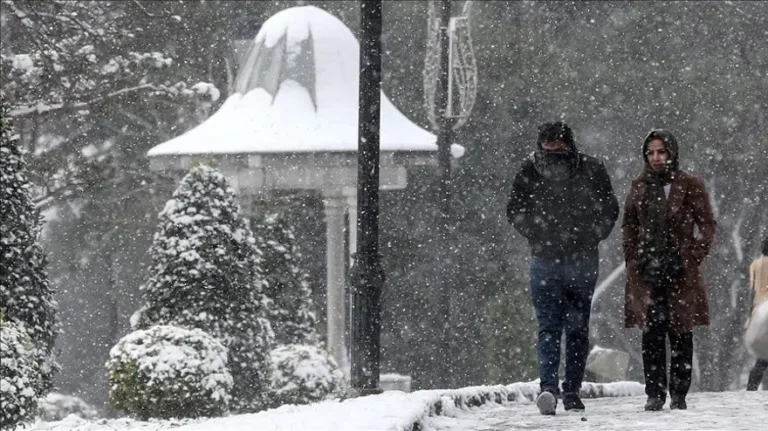 Kar yağışı ve sağanak geri geliyor: Meteoroloji il il uyardı