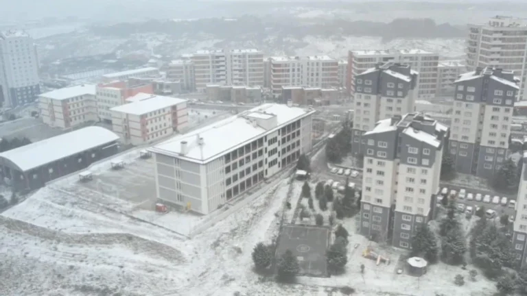 Meteoroloji’den sarı kodlu kar alarmı: İstanbul’da beklenen yağış başladı