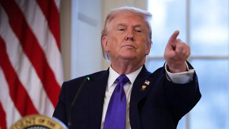 Donald Trump’tan Küba’ya sert tehdit mesajı