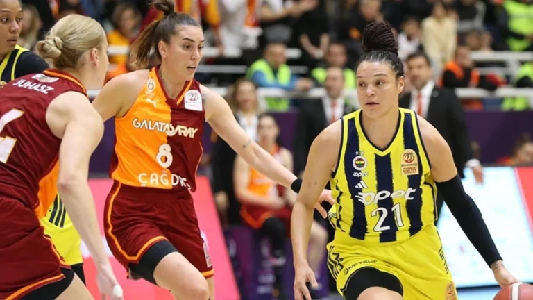 Fenerbahçe ezelî rakipten bir kupa daha aldı